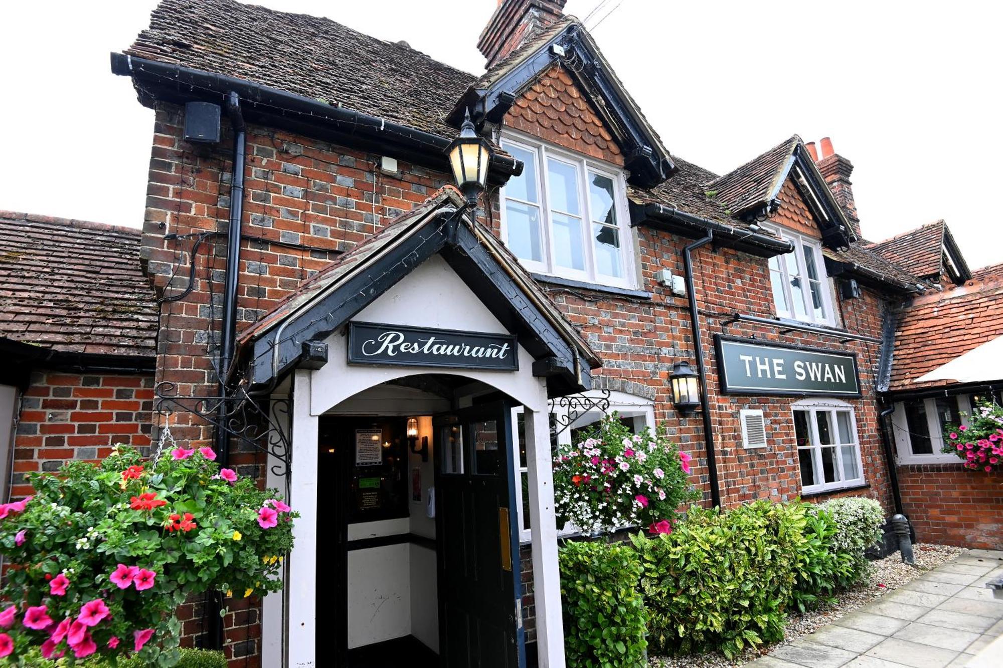 Swan, Thatcham By Marston'S Inns 외부 사진